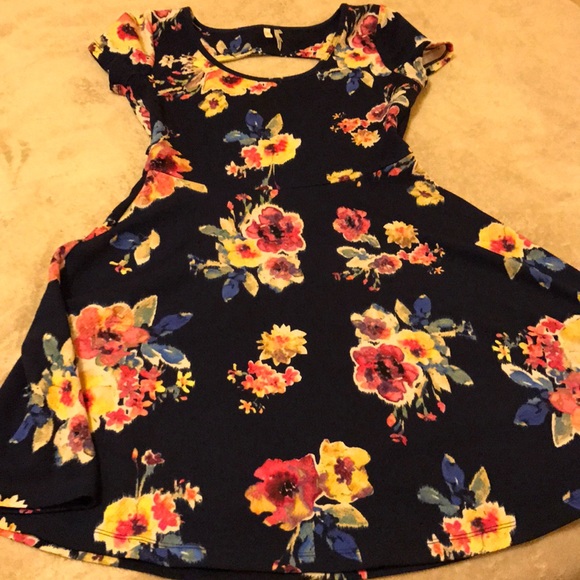 🌺🌸Floral Dress🌸🌺 - Picture 2 of 5